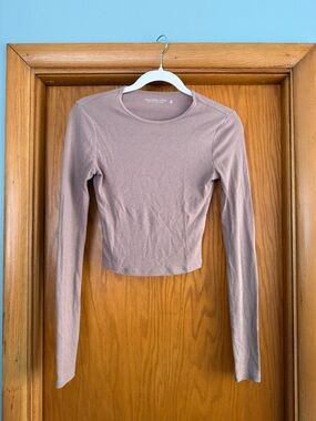 Abercrombie & Fitch Long-Sleeve Ribbed Crop Top in Mauve Pink